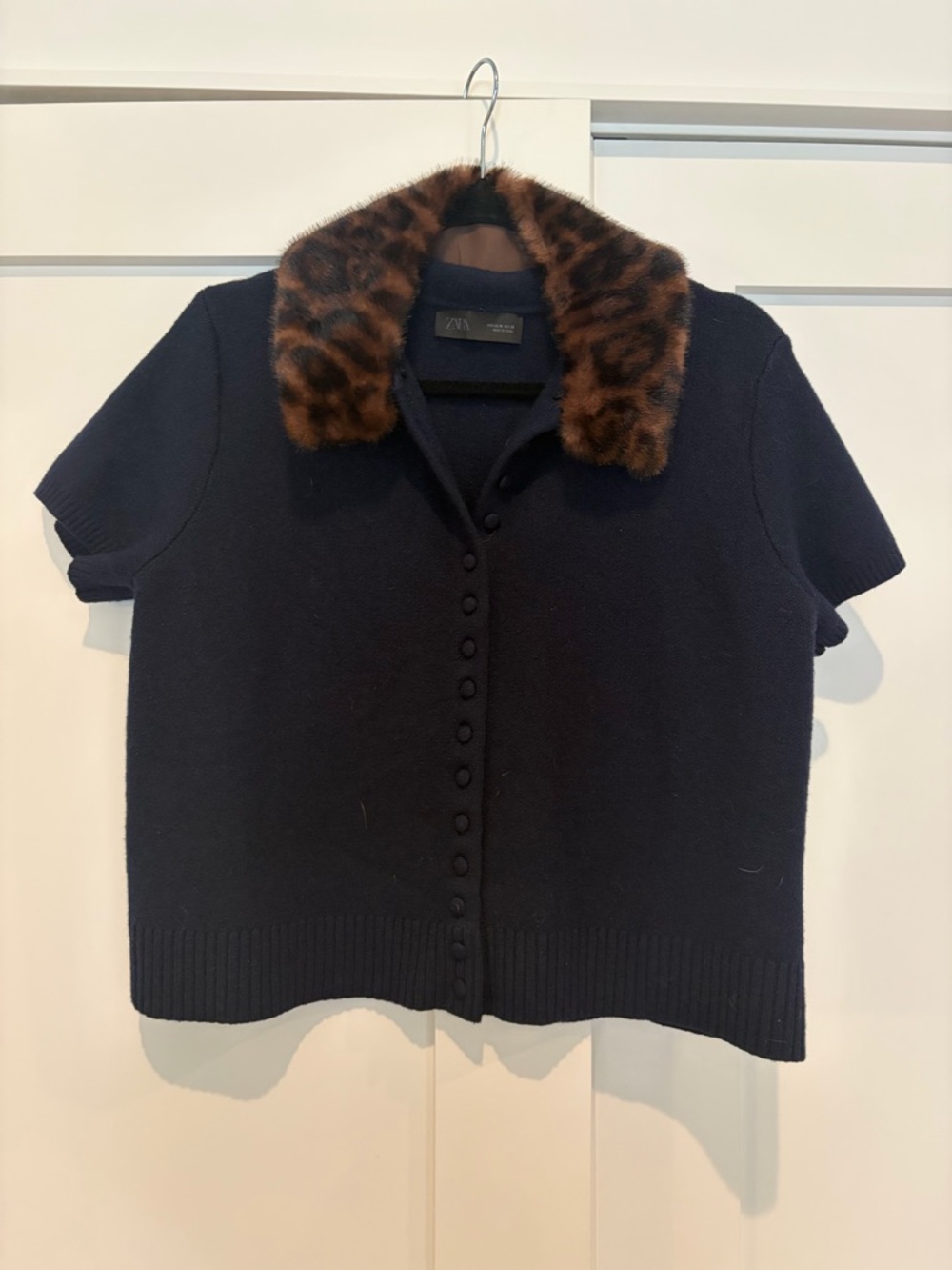 Zara navy Short-Sleeve Sweater with Faux Leopard Fur Collar